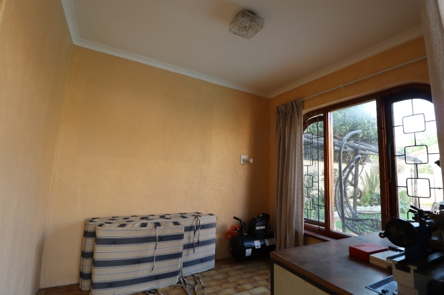 4 Bedroom Property for Sale in Summerstrand Eastern Cape